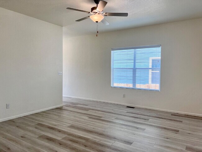 Foto del edificio - Charming Ranch Home in Bennett Crossing! Features 3 Beds/2 Baths and Large Fenced Backyard.