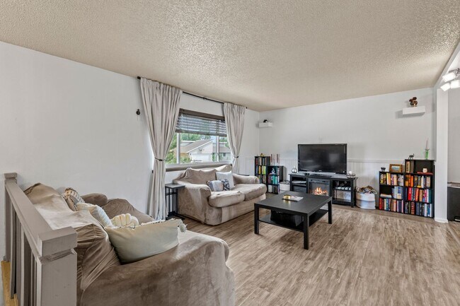 Foto del edificio - 4303 Eastcrest Cir W