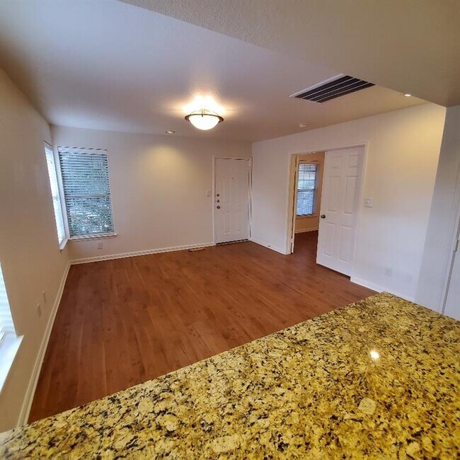 Building Photo - 7685 Northcross Dr