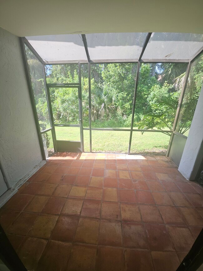 Foto del edificio - 4702 Capri Pl