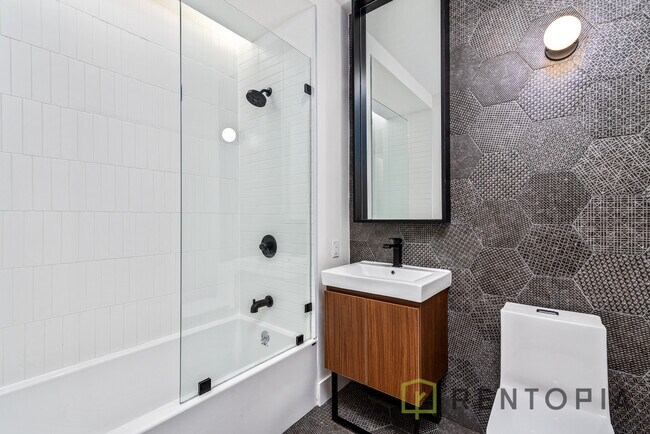 Foto del edificio - 1052 Greene Ave