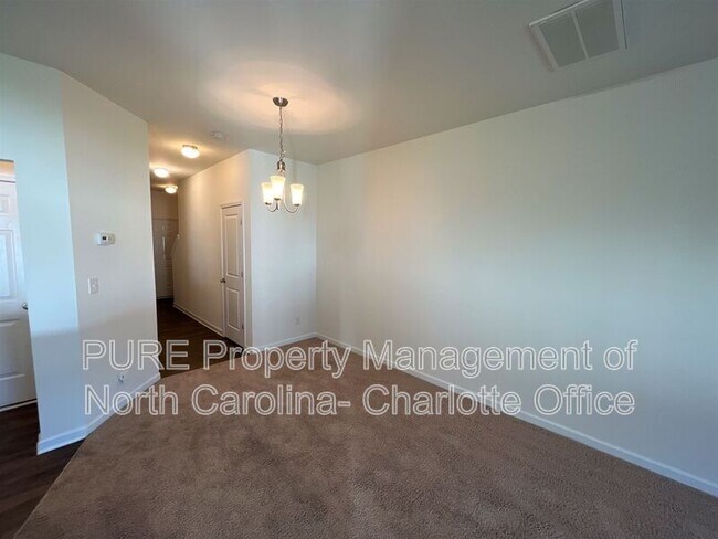 Foto del edificio - 7627 Galvin St