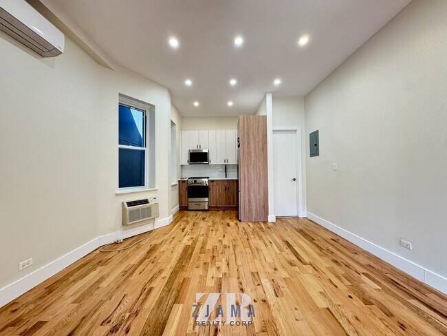 Foto del edificio - 735 Rogers Ave