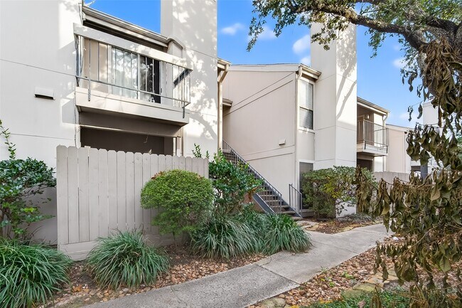 Foto del edificio - 7950 N Stadium Dr