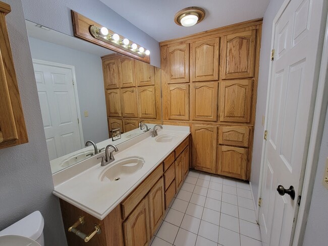 Building Photo - 101 Bluebonnet Ln