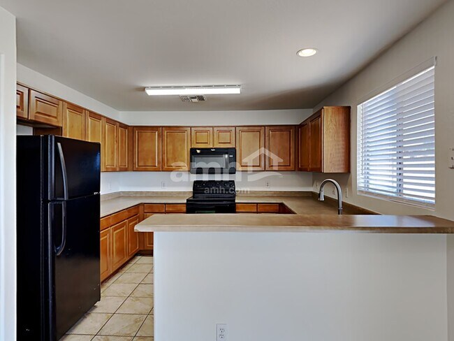 Building Photo - 11845 W Paradise Dr