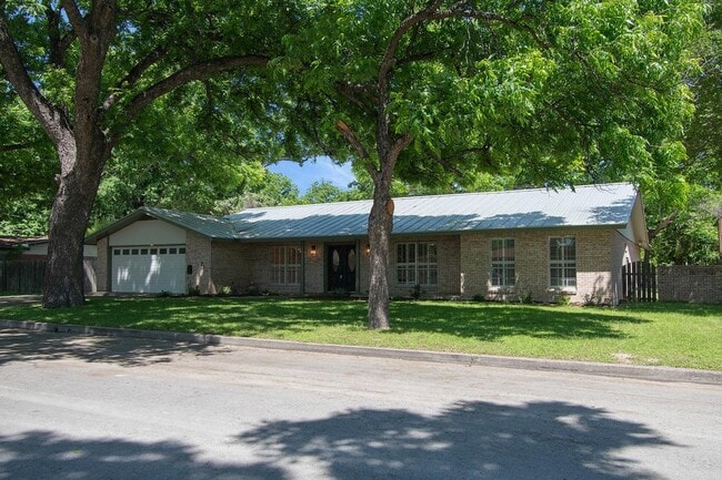 Foto del edificio - 21 Larkwood Ln