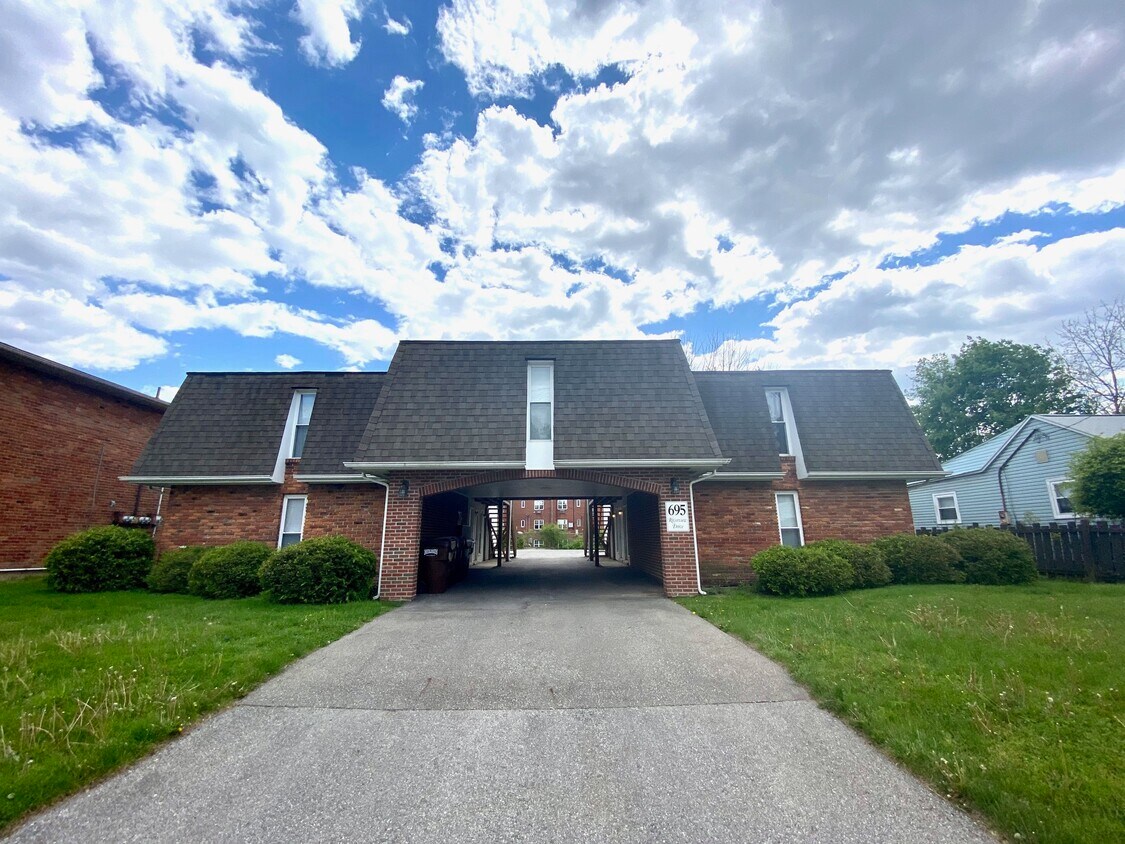 695 Riverview Dr, Columbus, OH 43202 Rentals in Columbus at 695