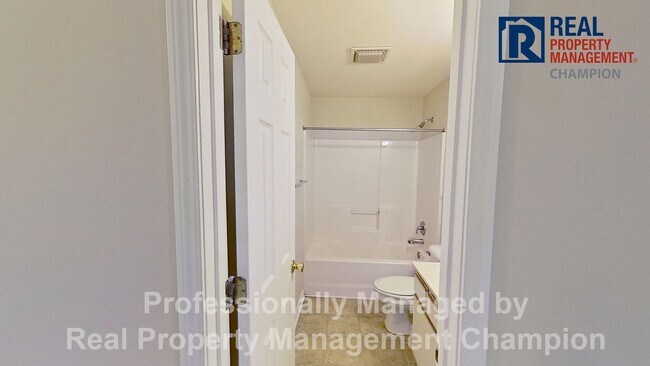 Foto del edificio - 3 Bedroom Townhome near Monkey Junction