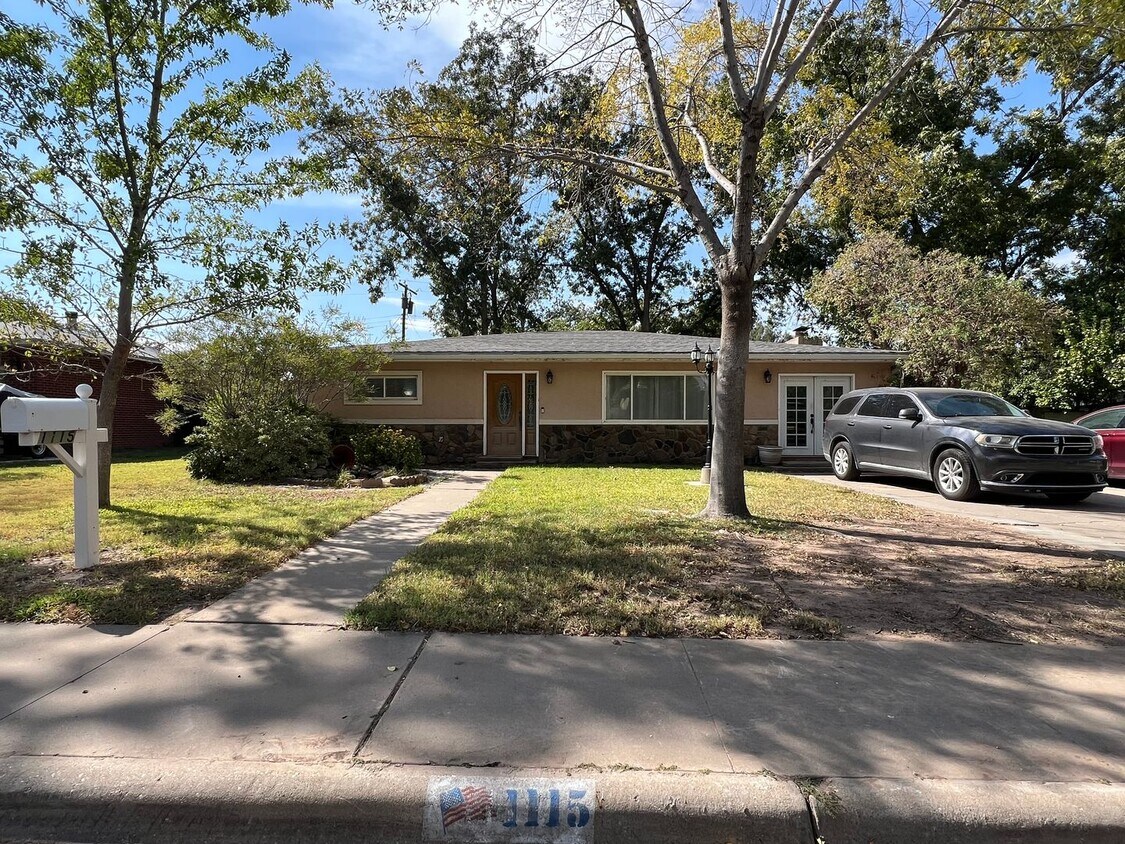 Primary Photo - Fully Furnished, All Utilities Paid, 4 Bed...