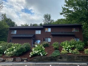 Building Photo - 121 Village Heights Rd