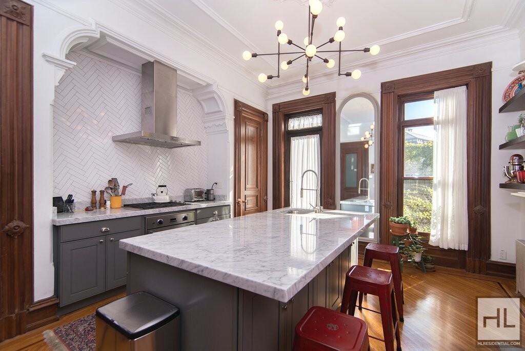 Primary Photo - 22 Brevoort Pl