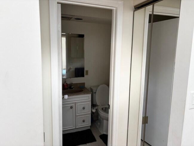 Foto del edificio - 8513 Wilkesboro Ln