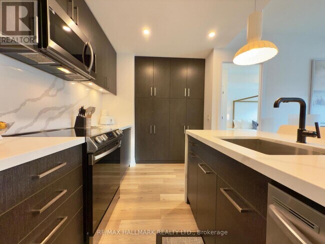 Photo du bâtiment - 415-415 Sea Ray Ave