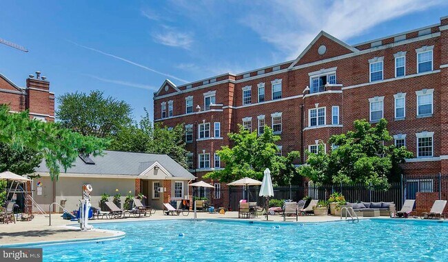Foto del edificio - 3803 Porter St NW