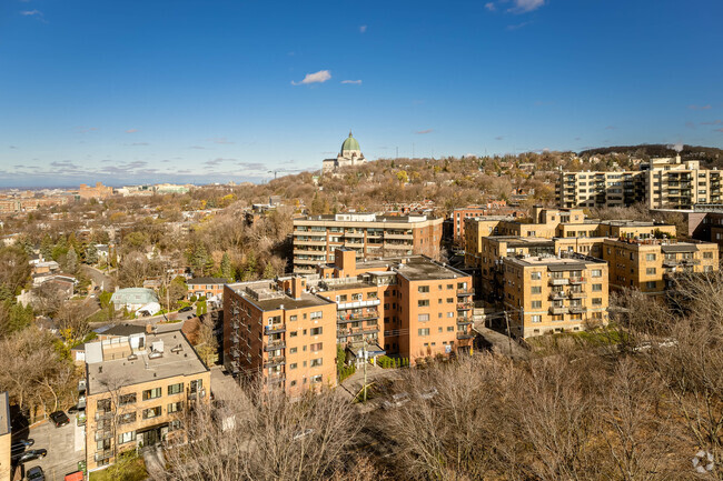 Aerial Photo - 4905 Ch De La Côte-Saint-Luc