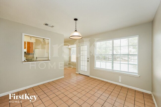 Foto del edificio - 523 Pinehurst Blvd