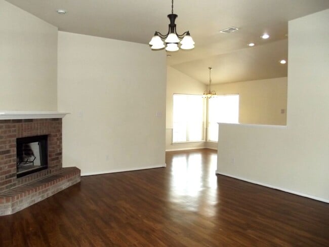 Building Photo - Large 3/2/2 Home in Monterey - Frenship School District