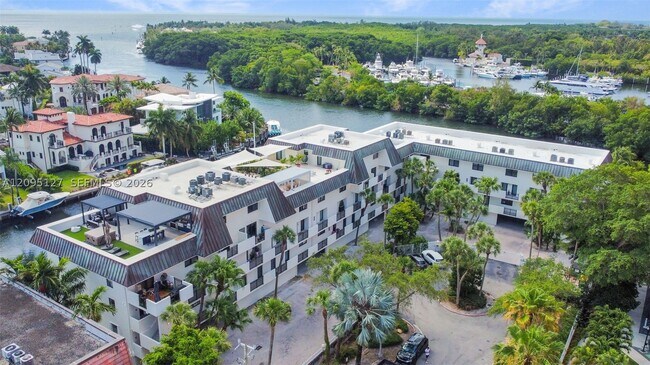 Foto del edificio - 6901 Edgewater Dr