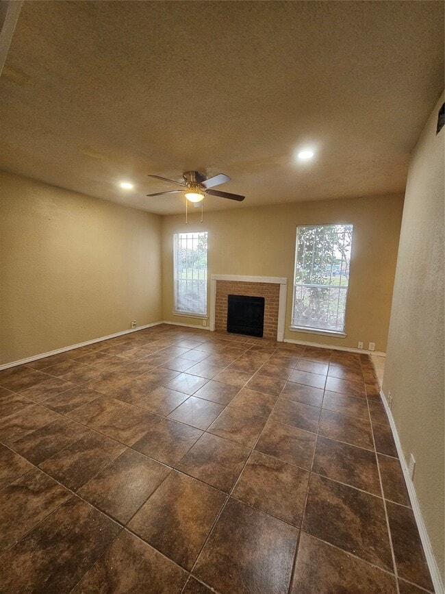 Foto del edificio - 3303 W Greenridge Dr