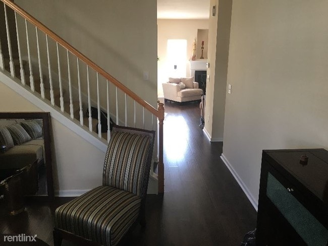 Building Photo - 3 br, 2.5 bath Townhome - 241 Azteca Drive