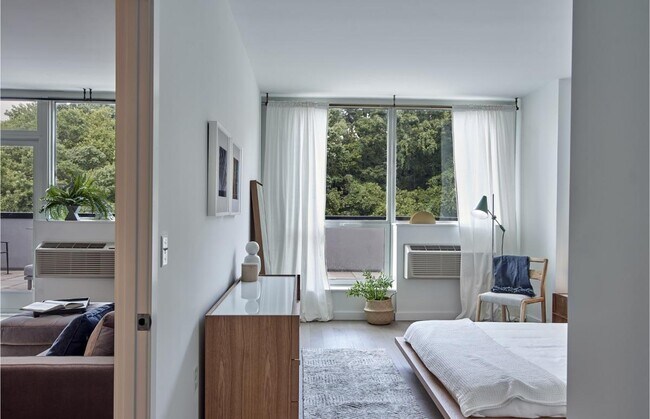 Building Photo - 700 Jackson St