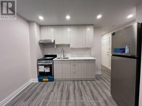 Building Photo - 1324 B Gerrard St E