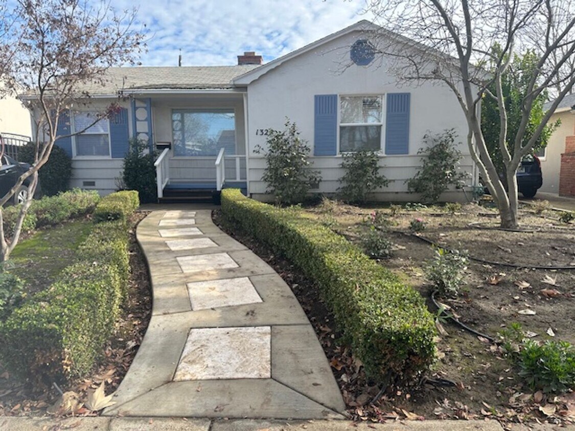 Tons of Natural Light in this East Sac Bun... House Rental in Sacramento, CA