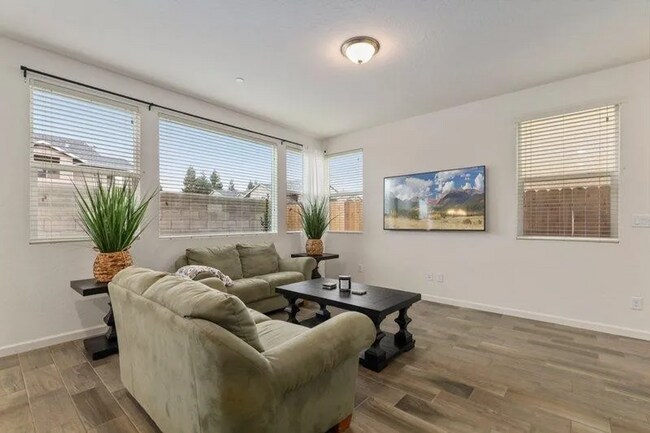 Foto del edificio - 736 Bliss Ave