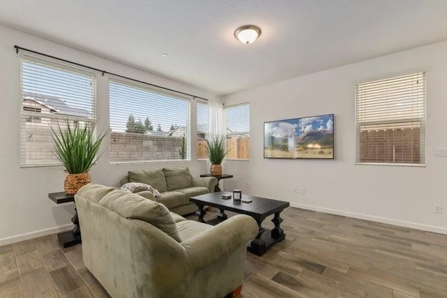 Foto del edificio - 736 N Bliss Ln