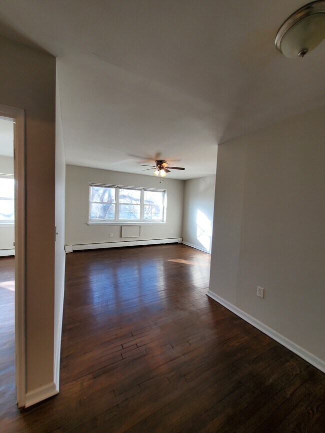 Building Photo - 102 Corbin Ave