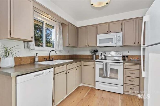 Building Photo - 8491 W Holbrook Ct