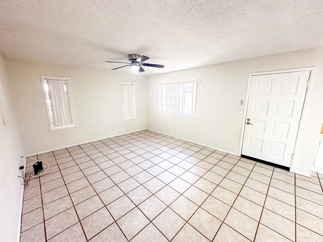 Foto del edificio - 173 W 27th Pl