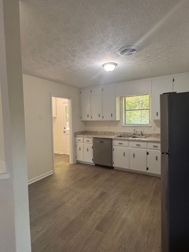 Photo - 1120 Sweetwater Circle