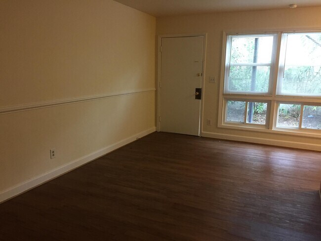 Building Photo - 2065 E Ocean View Ave