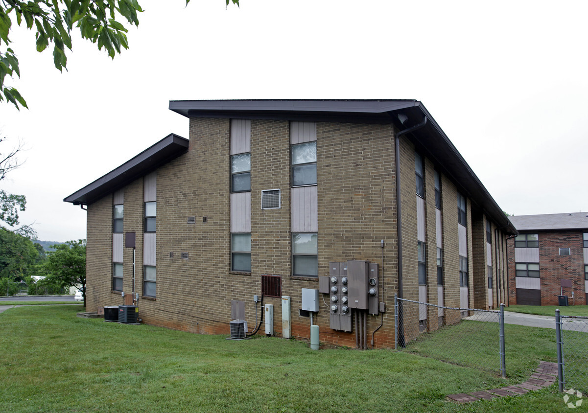 Pine Ridge - Pine Ridge Apartments