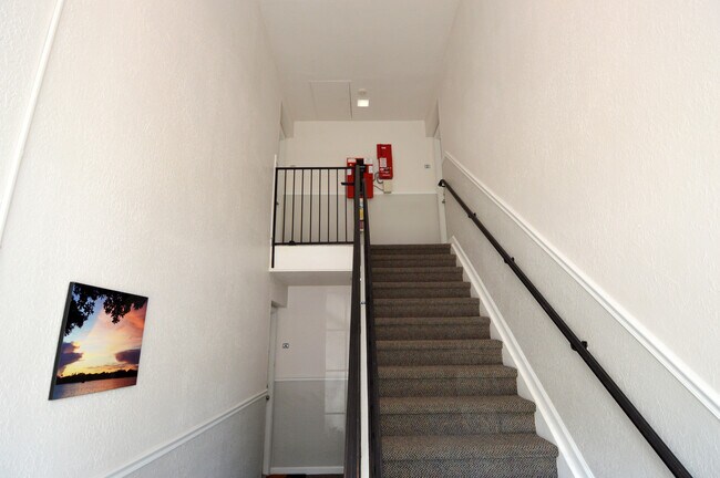 Building Photo - 3889 Pompano Dr SE