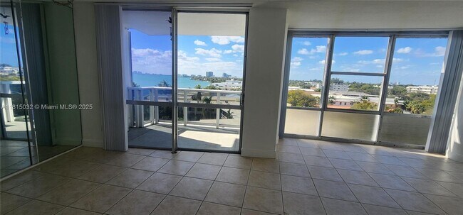 Foto del edificio - 900 Bay Dr