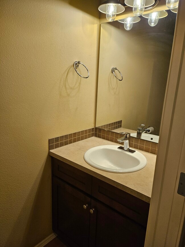 half bath - 623 Rivenhurst St