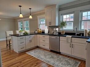 Building Photo - 29 Noble St