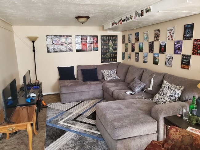 Building Photo - Aug 1st 2026/2027 Pre-leasing Close to 1.5 Blks to CSU & Old Town