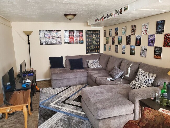 Foto del edificio - Aug 1st 2026/2027 Pre-leasing Close to 1.5 Blks to CSU & Old Town