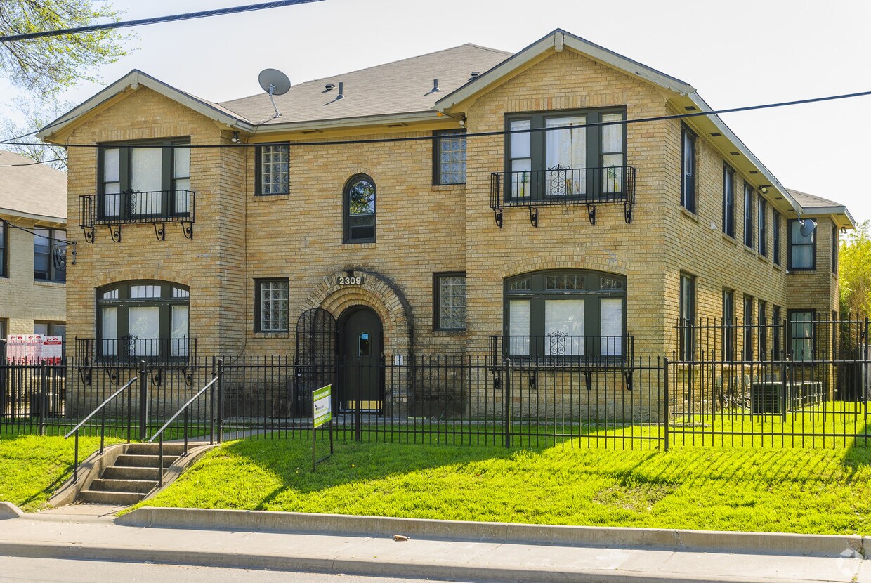 Primary Photo - 2309 N Fitzhugh Ave