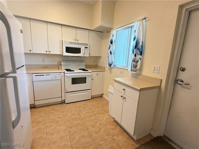 Foto del edificio - 8546 Bernwood Cove Loop