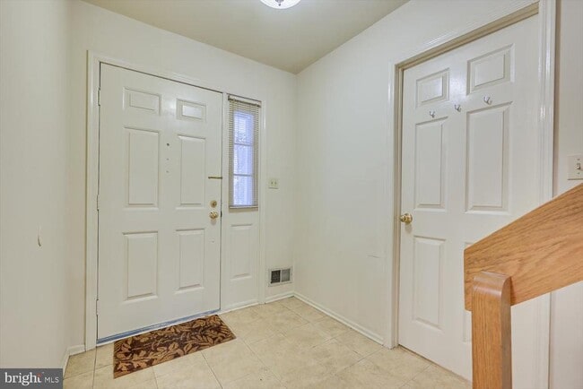 Building Photo - 112 Appletree Ct