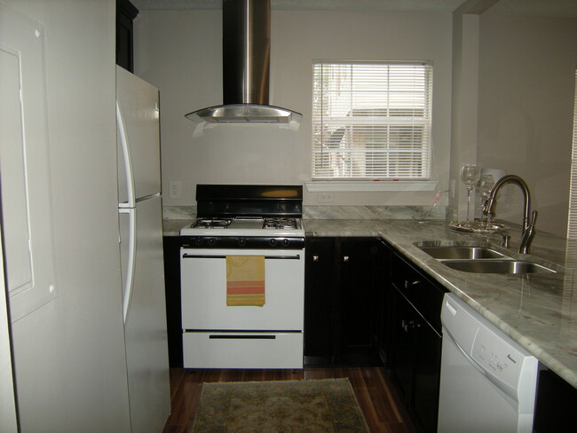 Building Photo - DAYBREAK CONDOS