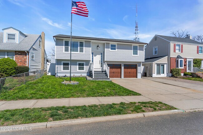 Building Photo - 718 19th Ave