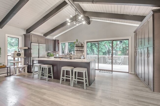 Building Photo - Stunning Home in Lake Stevens