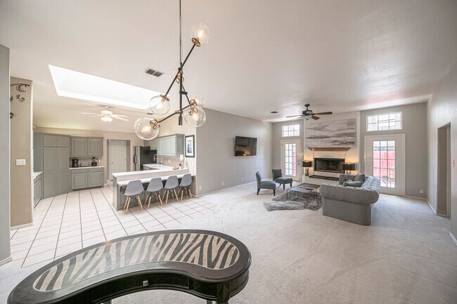 Foto del edificio - 1300 Godfrey St