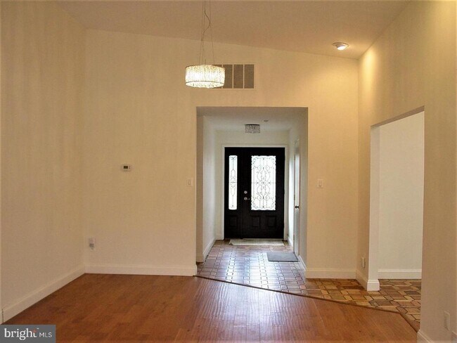 Foto del edificio - 2537 Oakhampton Pl